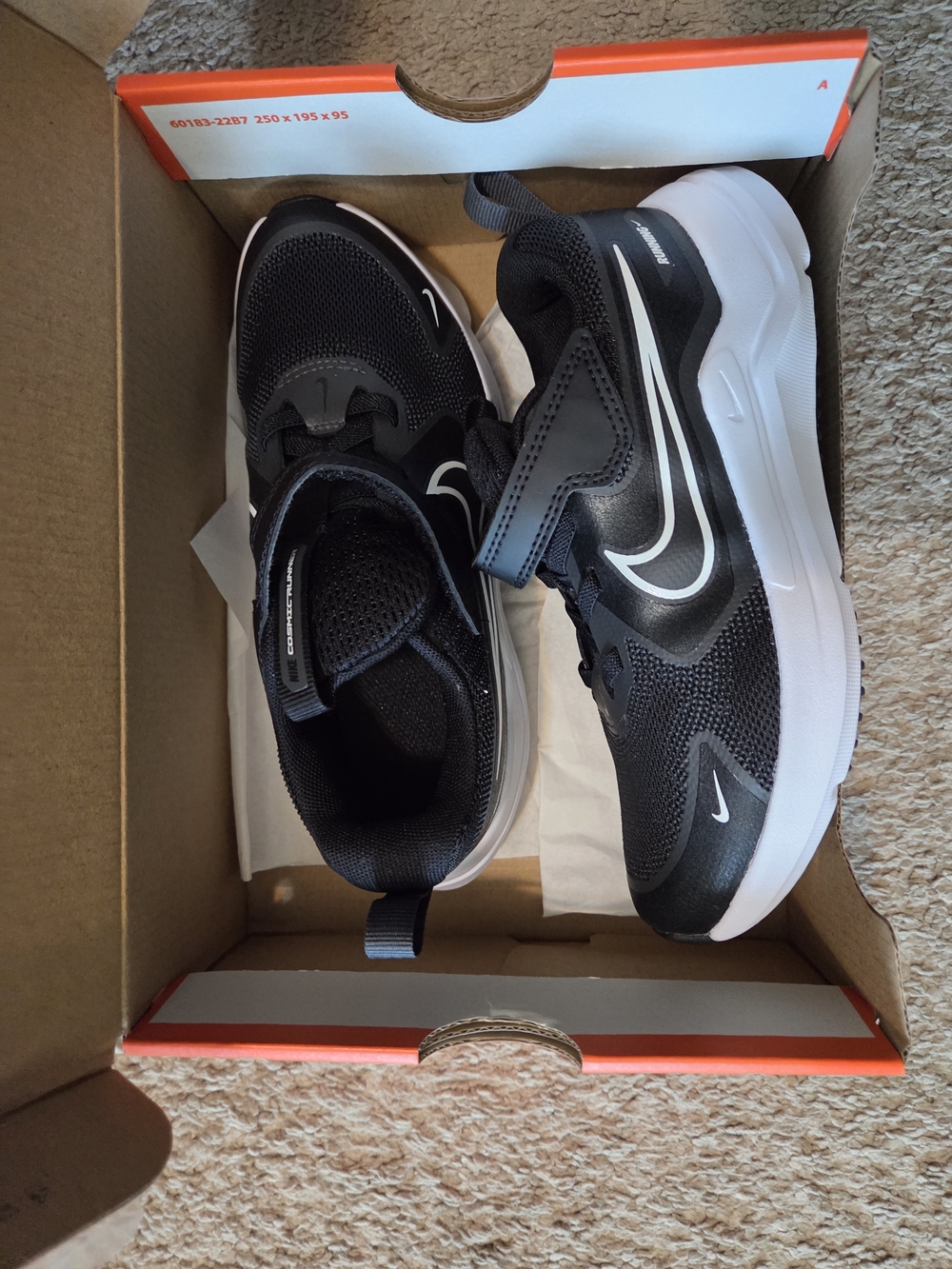 NIB Nike Kids Black and White Velcro Athletic Sneakers 1Y